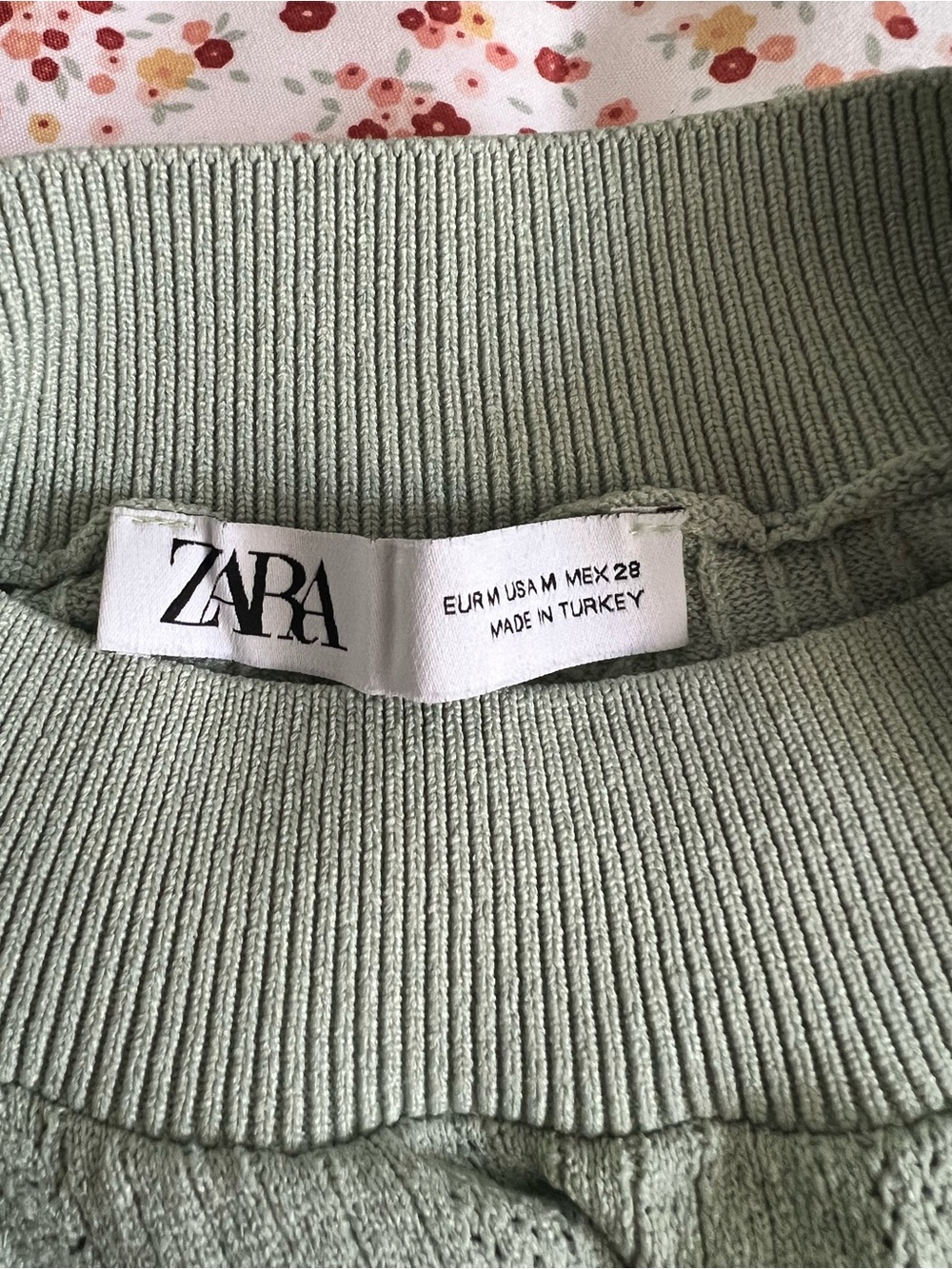Zara Floral Mock Neck Tank Top - Picture 4 of 4
